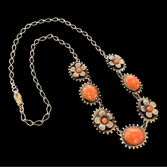 Sweet gunmetal tone necklace with faux coral accents - Picture 3 of 3